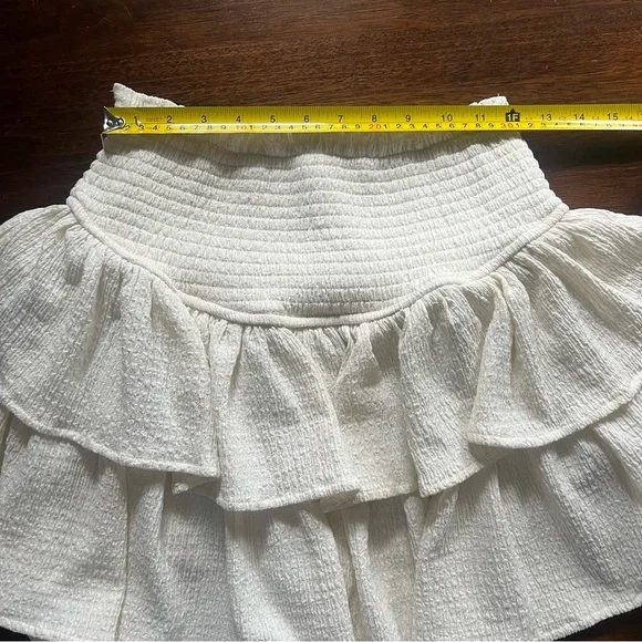VICI cream tiered ruffled mini skirt/skort - Picture 2 of 6